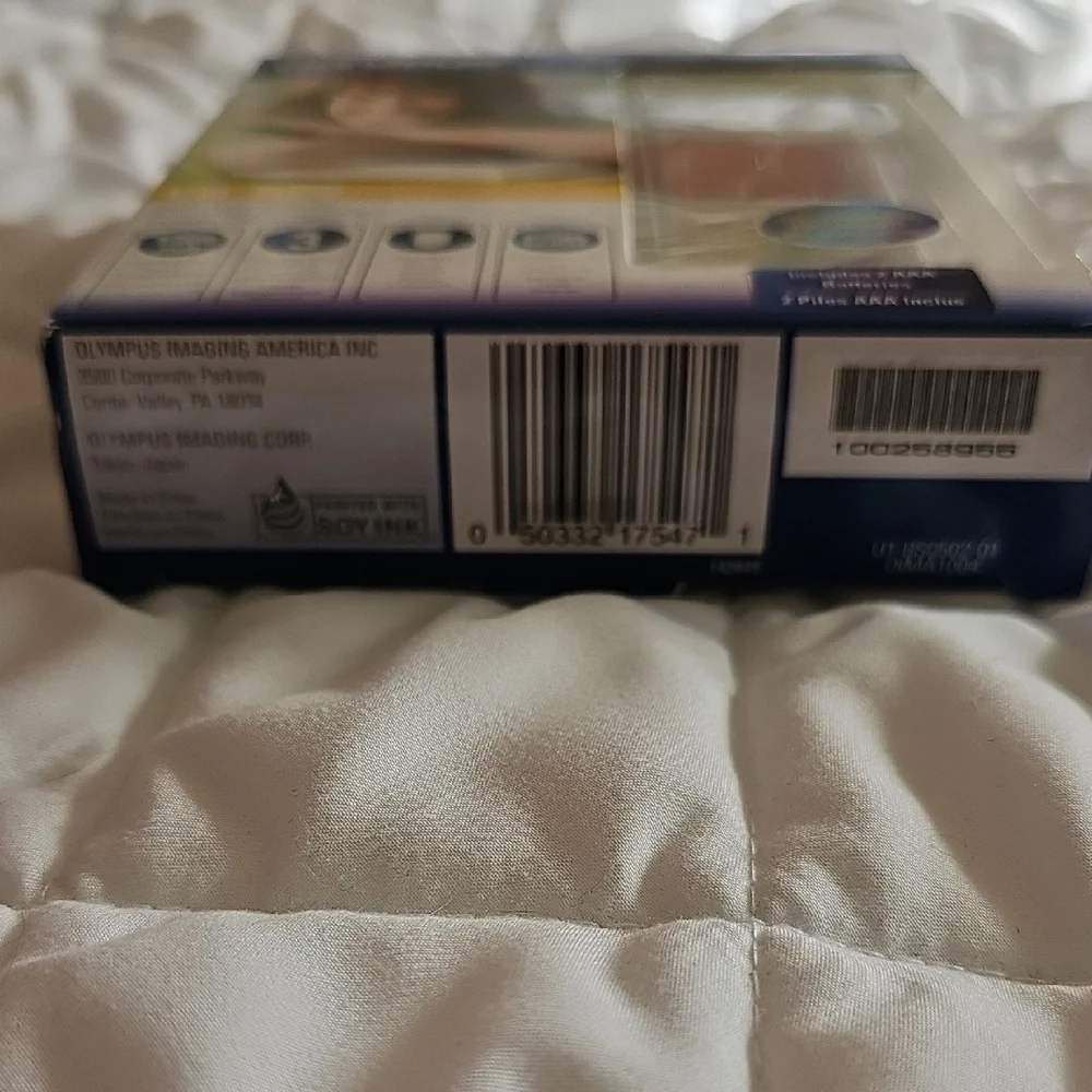 Olympus VN-7000 Voice Recorder with White and Gray Design - Picture 2 of 3